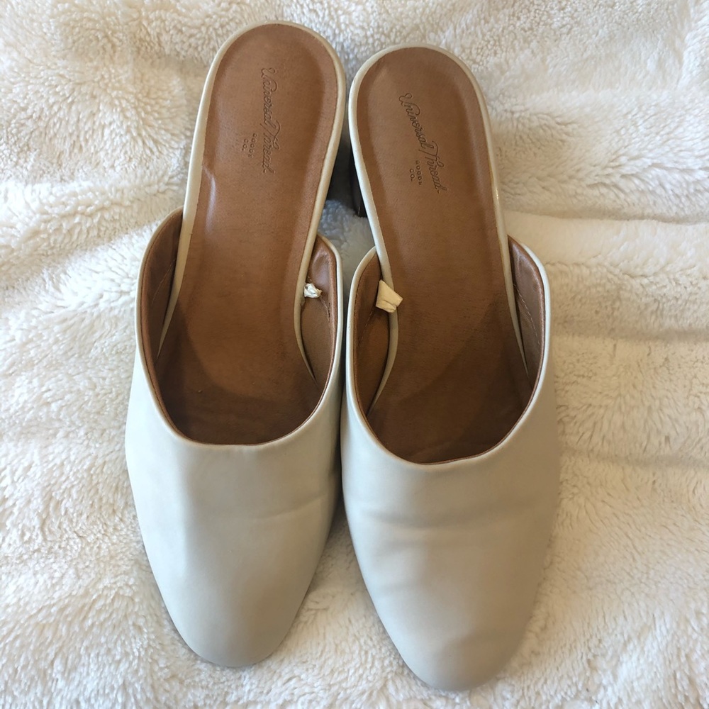 Universal Thread Cream Clogs